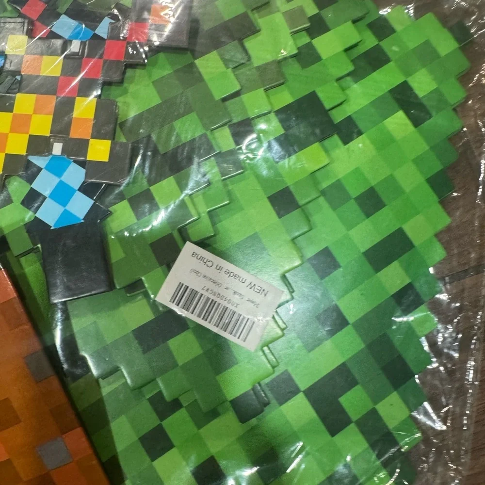 MINECRAFT Pixelated Birthday Party Supplies Set